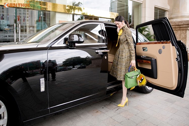 Ly Nha Ky ngoi xe Rolls-Royce hon 40 ty di du su kien-Hinh-5